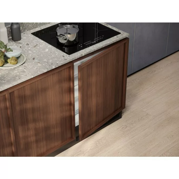 Electrolux Chłodziarko-zamrażarka LFB3AE82R