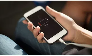Jak prawidłowo ładować baterię w smartfonie, aby przedłużyć jej żywotność?